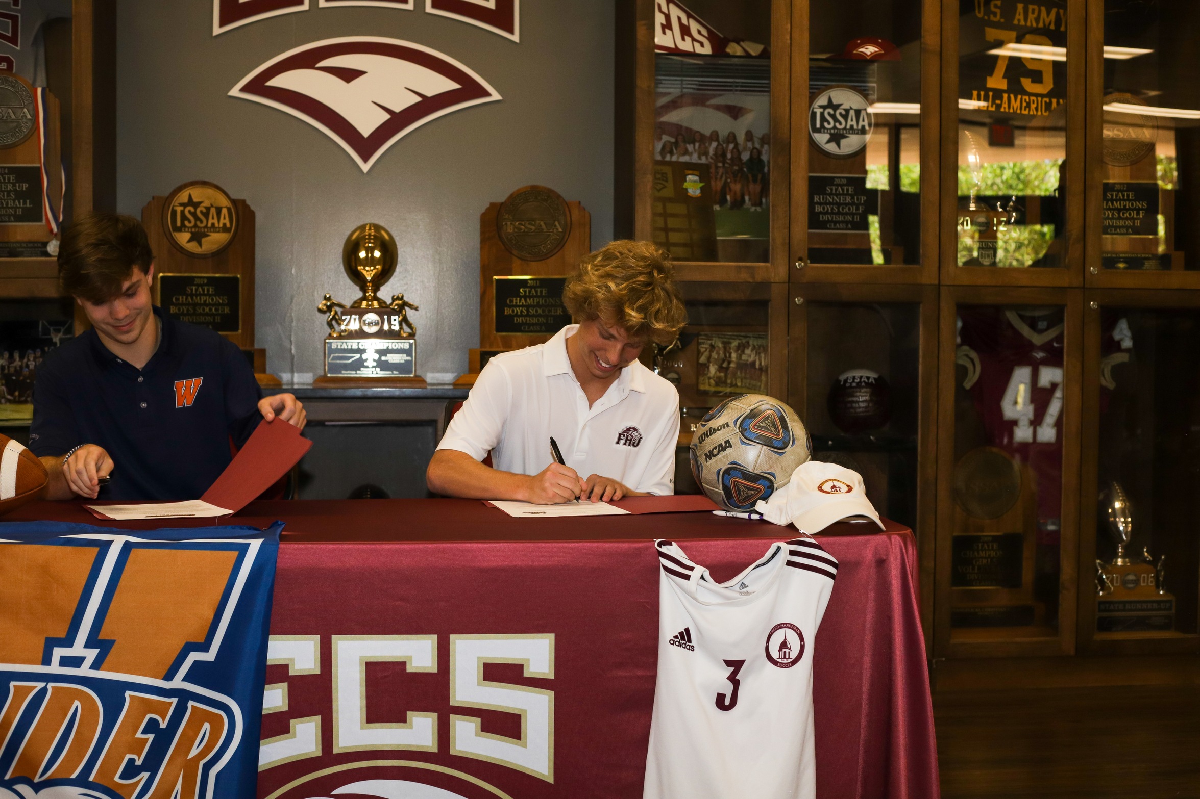 ECS midfielder signs with Lion soccer
