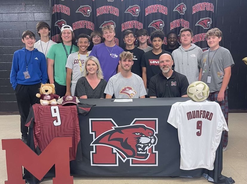 Munford midfielder signs with FHU