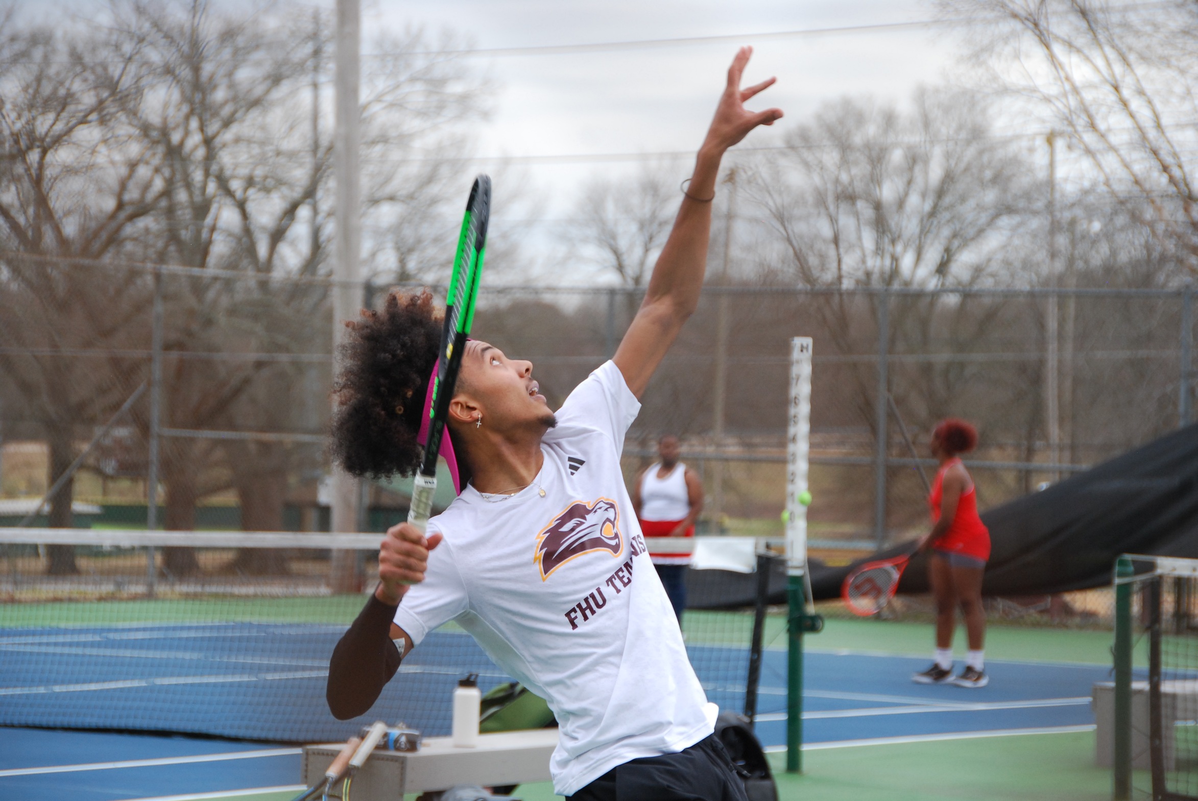 Lions tennis smashes Owls